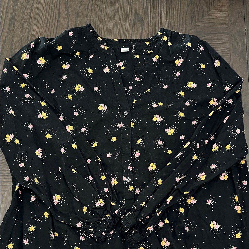 Old Navy button up Black Floral Top